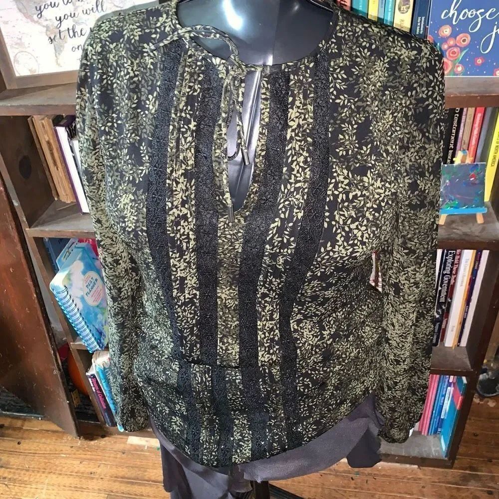 White House Black Market flowy boho S peasant blouse